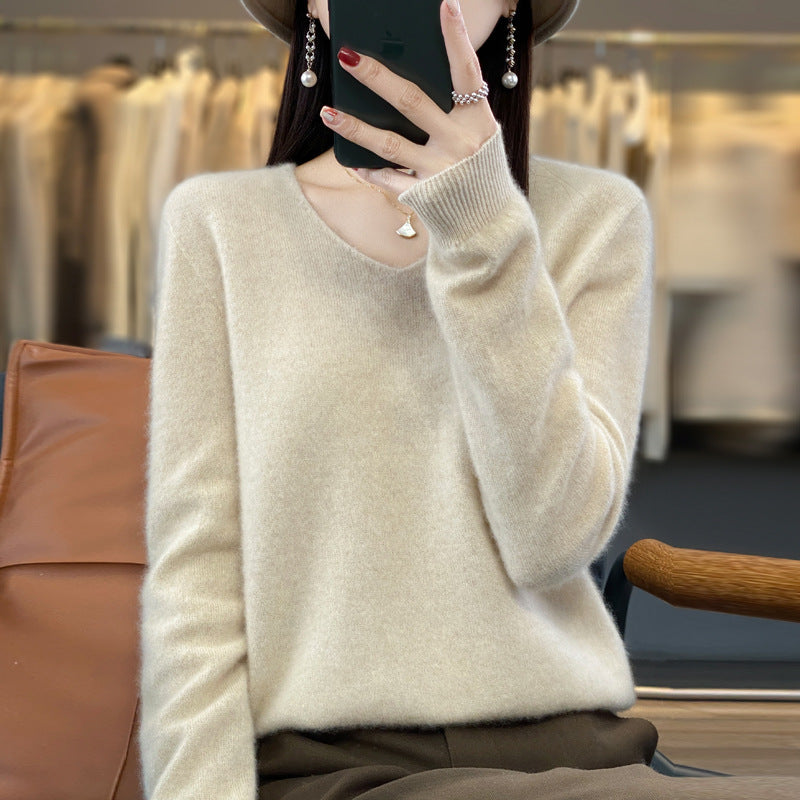 Simple and comfortable wool sweater