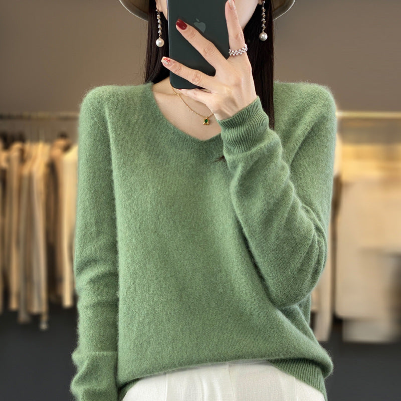 Simple and comfortable wool sweater
