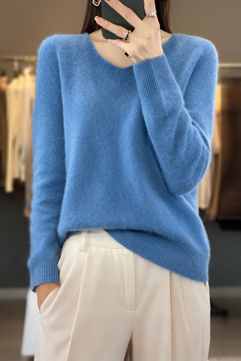 Simple and loose V-neck wool sweater