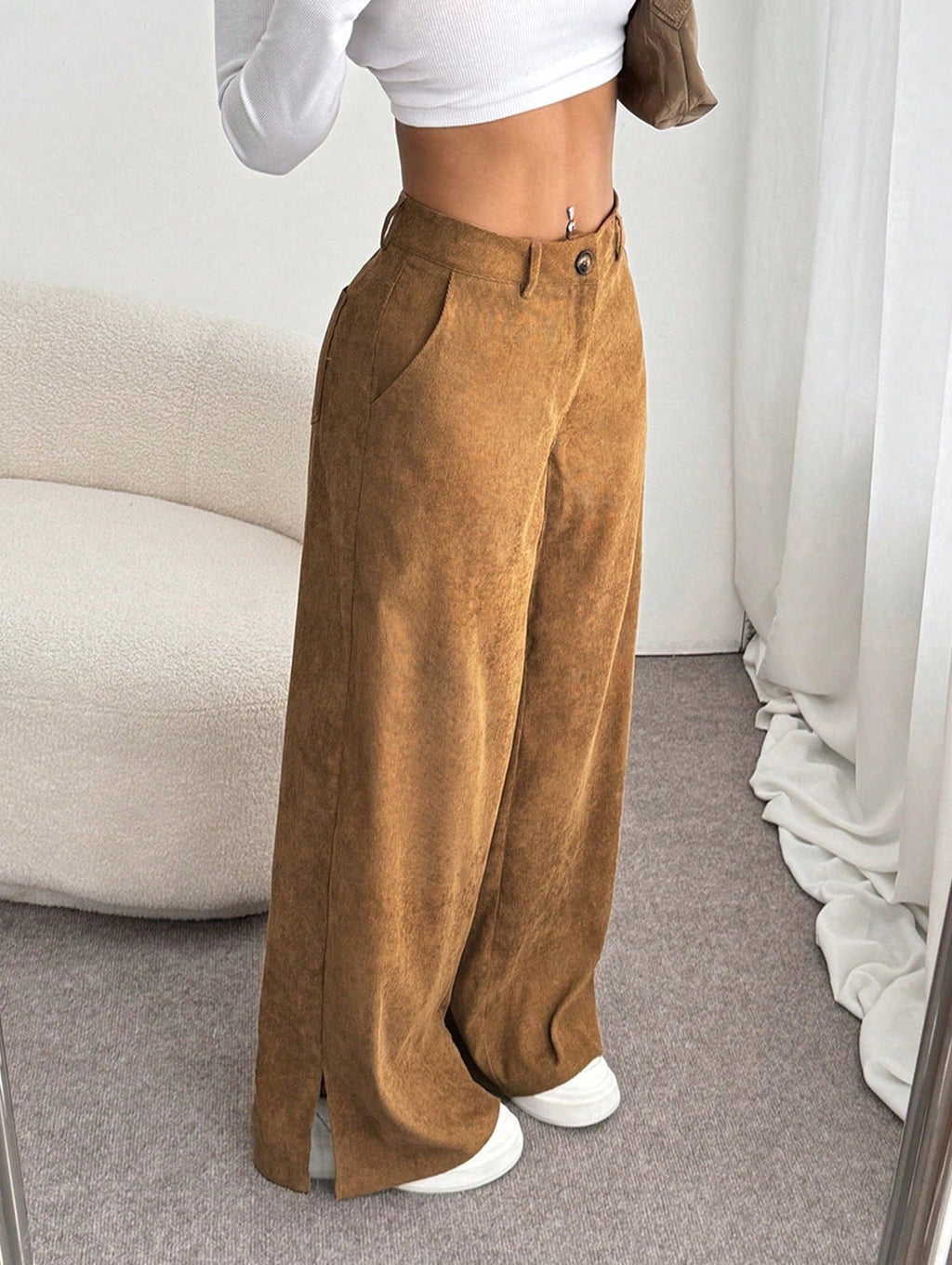 Effortless Wide-Leg Pants with a Modern Edge
