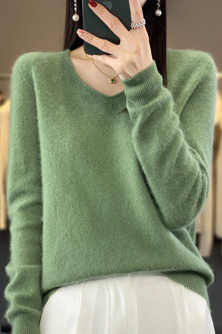 Simple and loose V-neck wool sweater