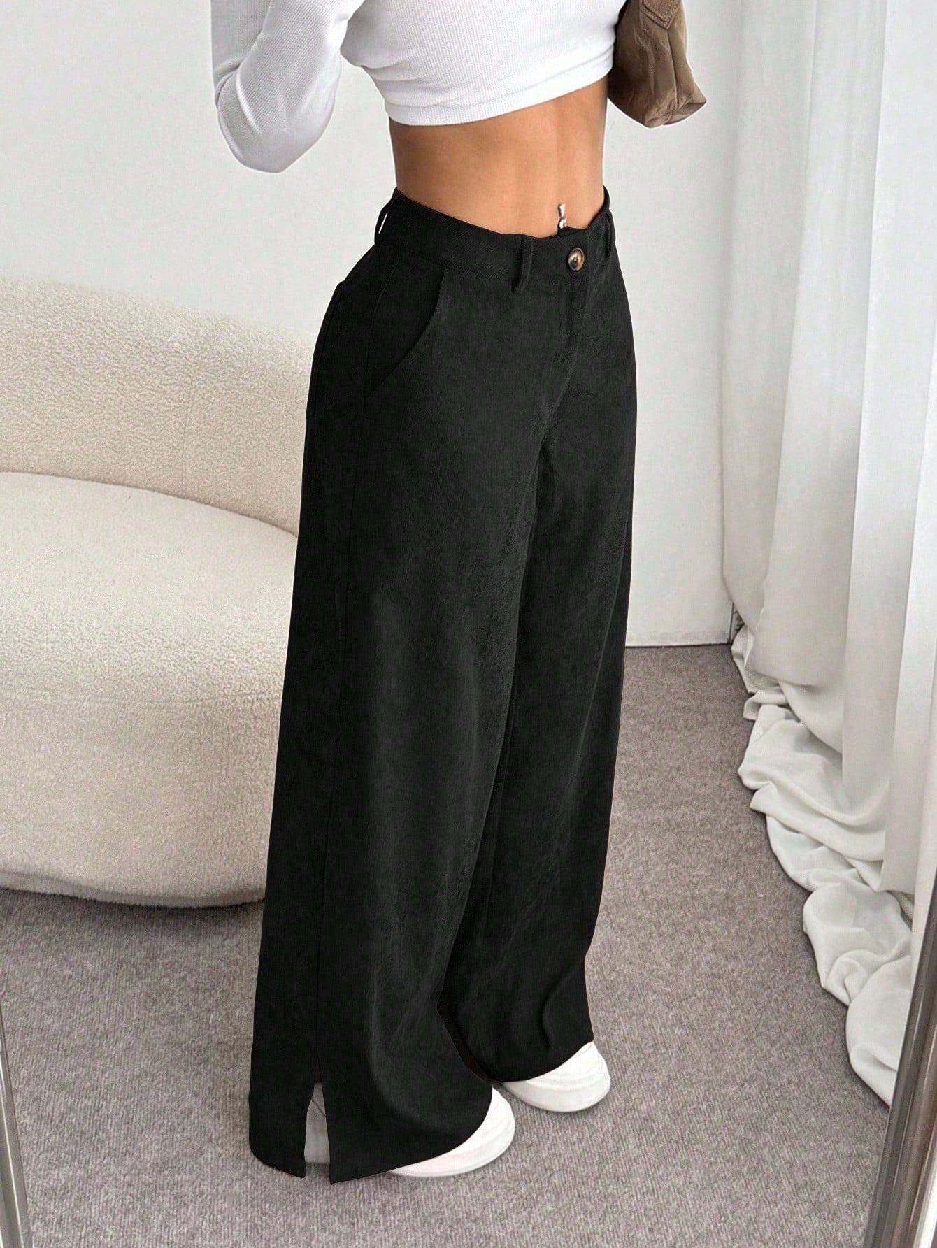 Effortless Wide-Leg Pants with a Modern Edge